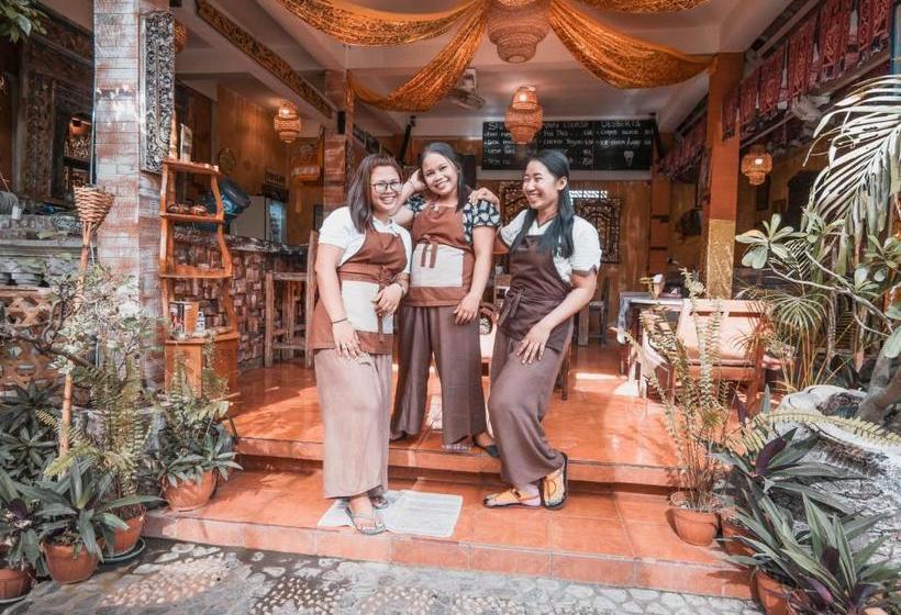 ベッドアンドブレックファースト Lovina Palace