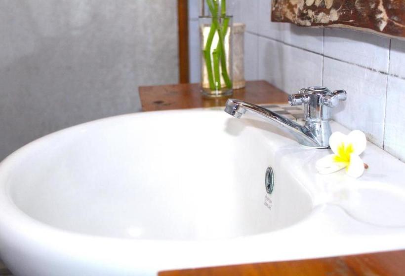 ベッドアンドブレックファースト Lovina Palace