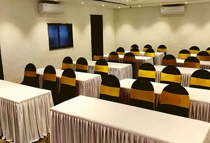 Hotelli Hill Forest Resort Lonavala