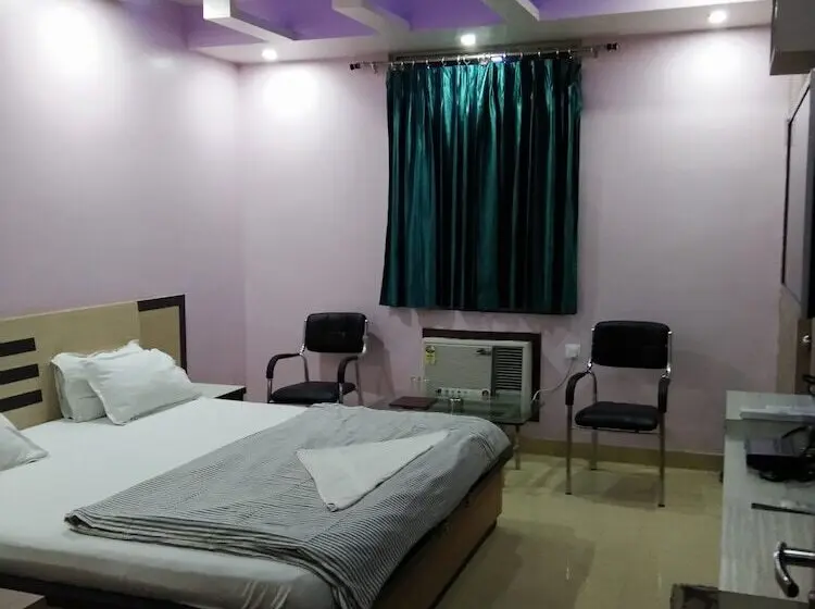 Hotel M S