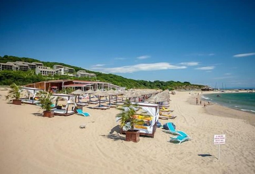 Saint Thomas Apart Complex