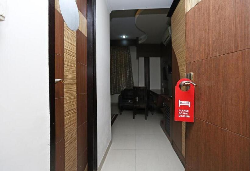 בית מלון כפרי Capital O 1299  Mukut Regency