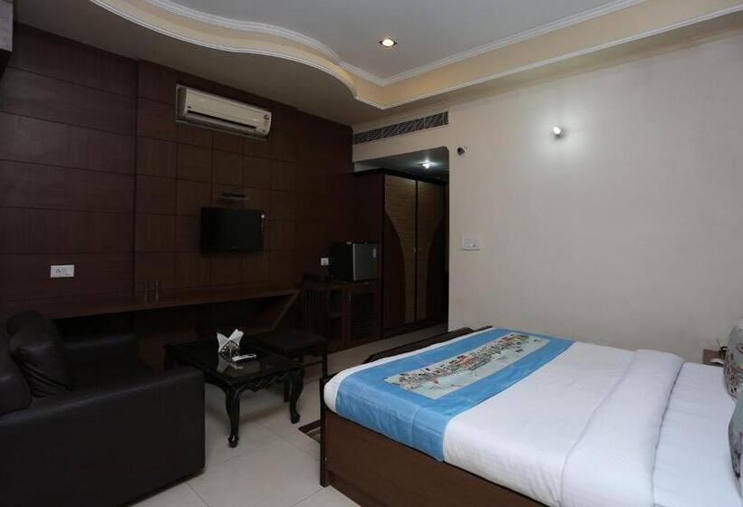 בית מלון כפרי Capital O 1299  Mukut Regency