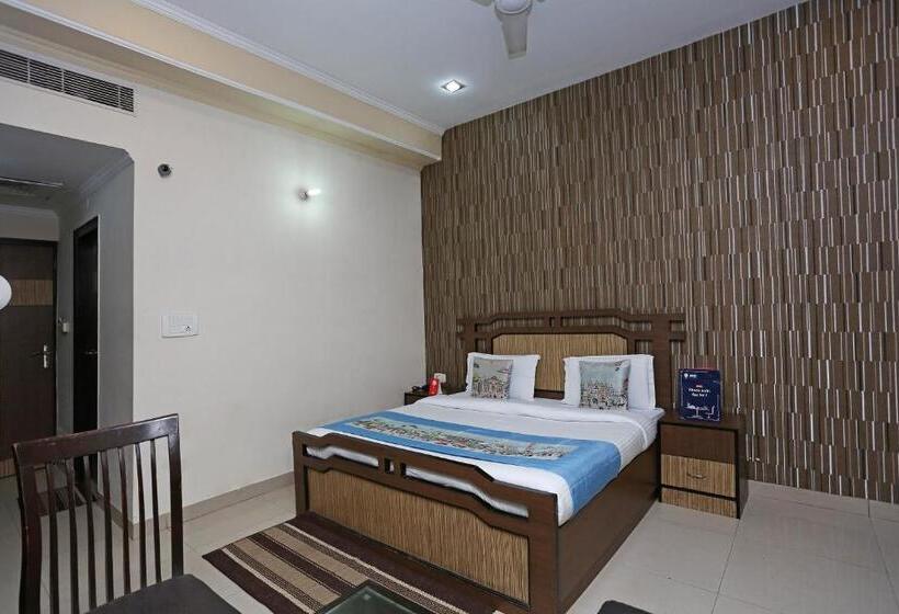 בית מלון כפרי Capital O 1299  Mukut Regency