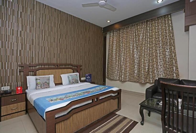 בית מלון כפרי Capital O 1299  Mukut Regency