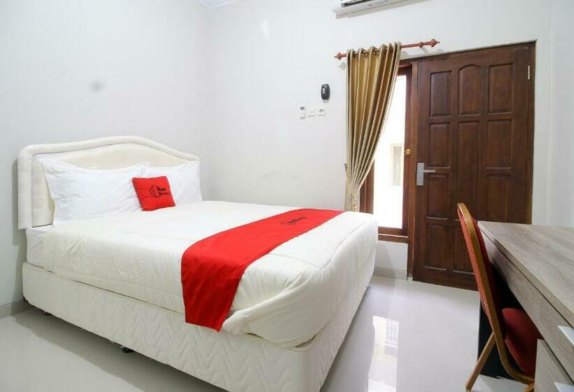 בית מלון כפרי Reddoorz Plus Near Stie Ykpn