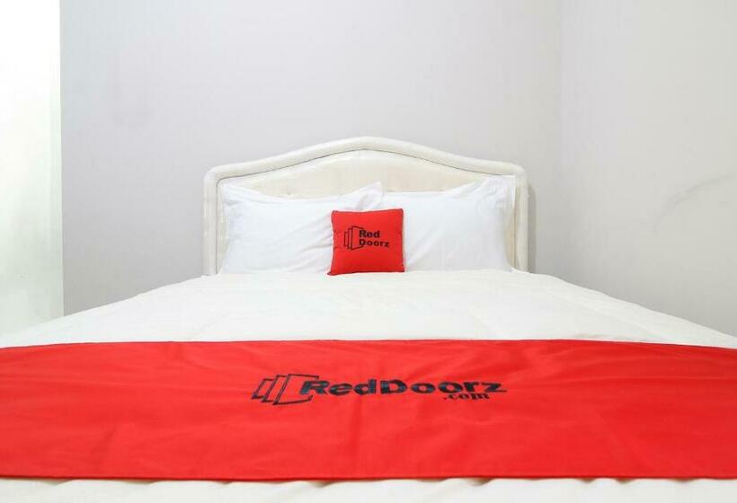 בית מלון כפרי Reddoorz Plus Near Stie Ykpn