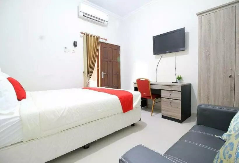 ホテル Reddoorz Plus Near Stie Ykpn