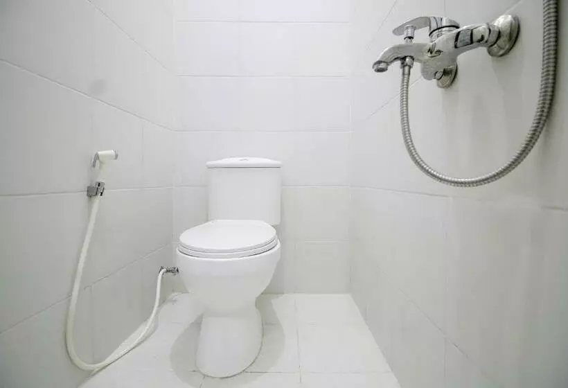 ホテル Reddoorz Plus Near Stie Ykpn