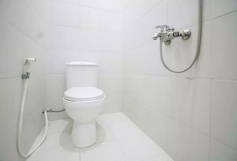 ホテル Reddoorz Plus Near Stie Ykpn