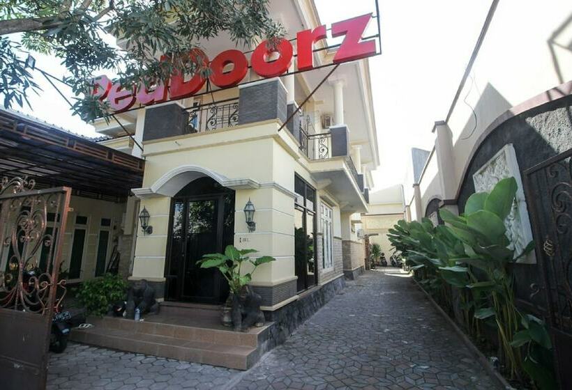 בית מלון כפרי Reddoorz Plus Near Stie Ykpn