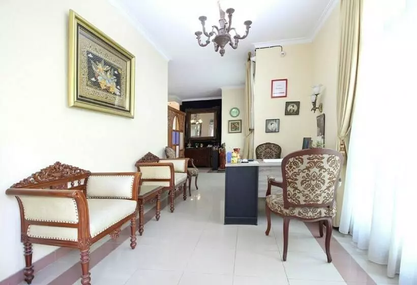 ホテル Reddoorz Plus Near Stie Ykpn