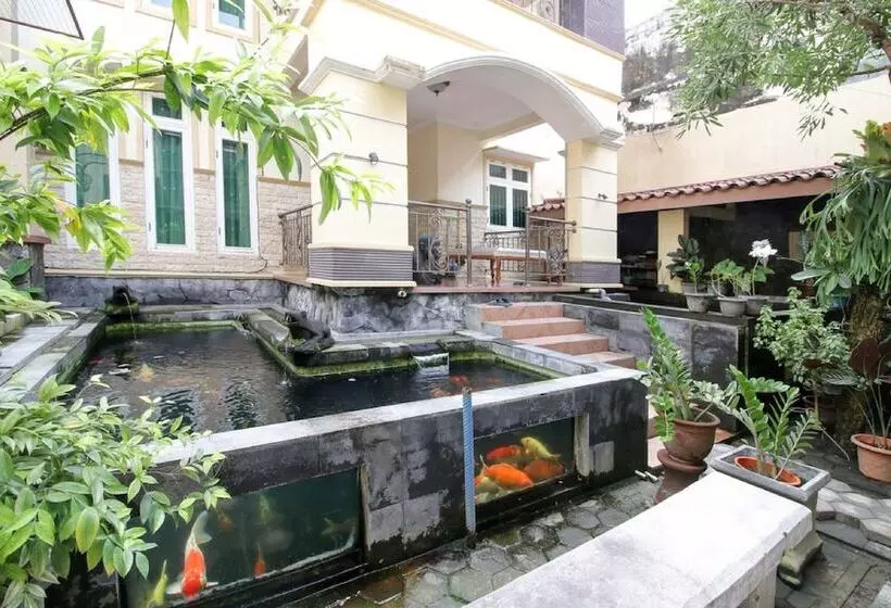 ホテル Reddoorz Plus Near Stie Ykpn