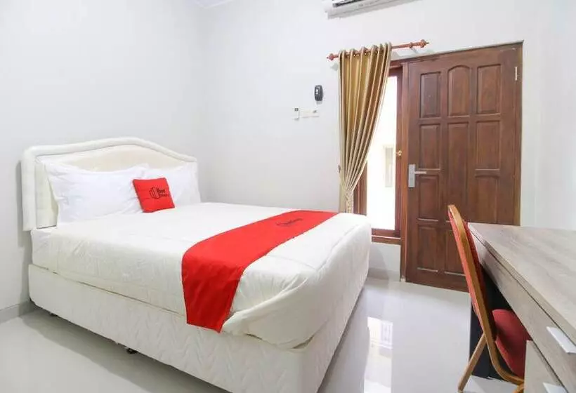 ホテル Reddoorz Plus Near Stie Ykpn