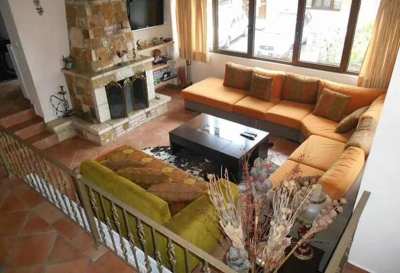 پانسیون Amadriades