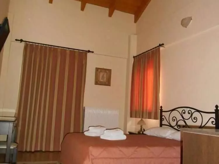 پانسیون Amadriades