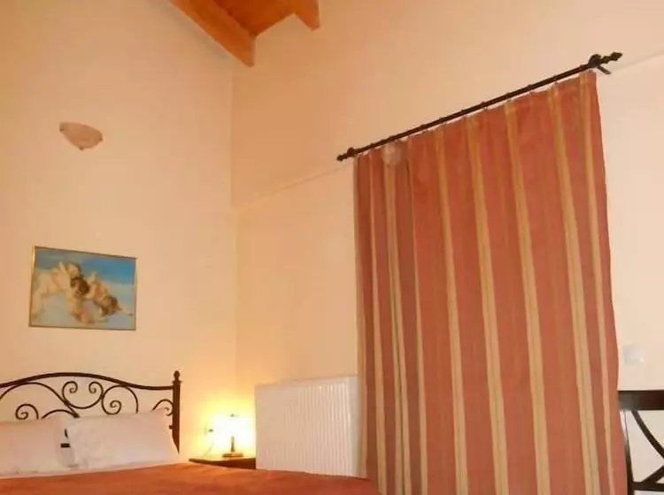 پانسیون Amadriades