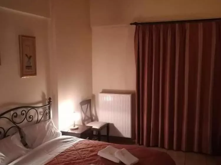 پانسیون Amadriades