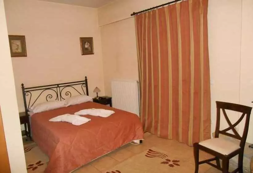 پانسیون Amadriades