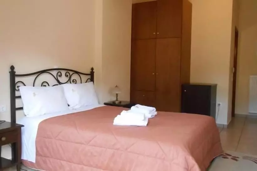 پانسیون Amadriades