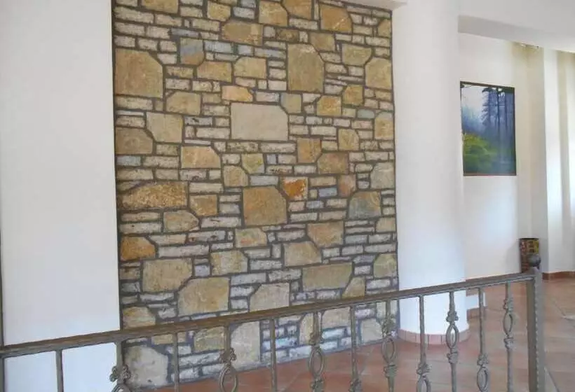 پانسیون Amadriades