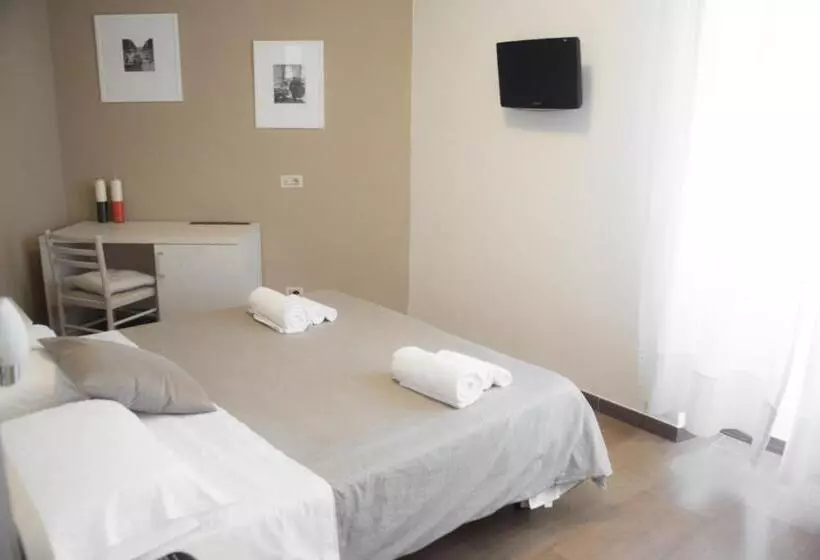 پانسیون Anna Guest House