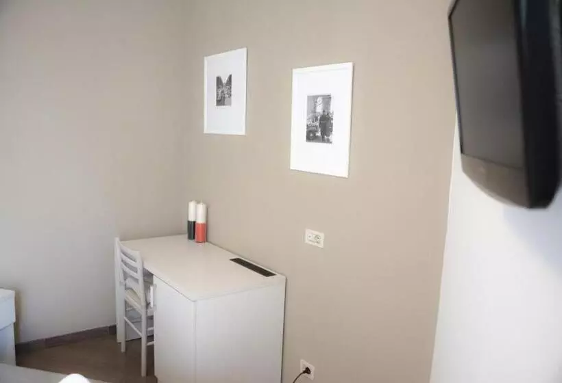 پانسیون Anna Guest House