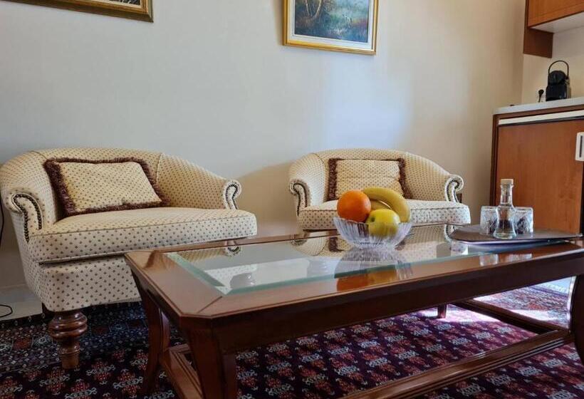 פנסיון Papastavrou Apartments