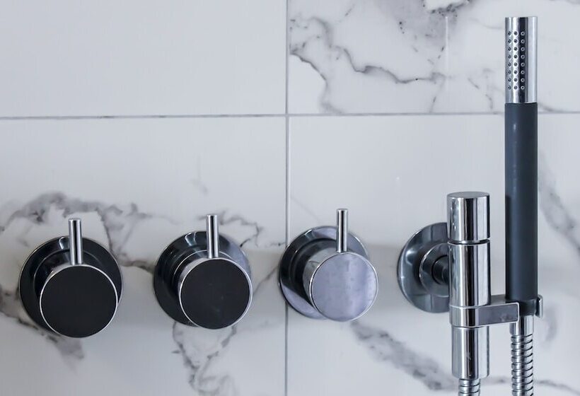 Iceland Sjf Villa, Hot Tub & Outdoor Sauna Amazing Mountains And City View Over Reykjavík