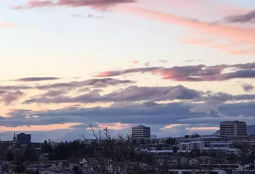 Iceland Sjf Villa, Hot Tub & Outdoor Sauna Amazing Mountains And City View Over Reykjavík