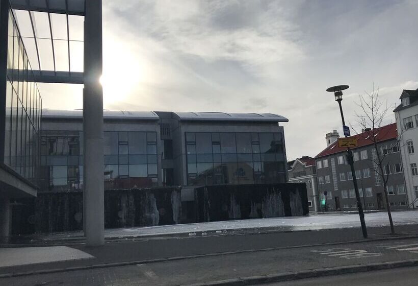 Iceland Sjf Villa, Hot Tub & Outdoor Sauna Amazing Mountains And City View Over Reykjavík