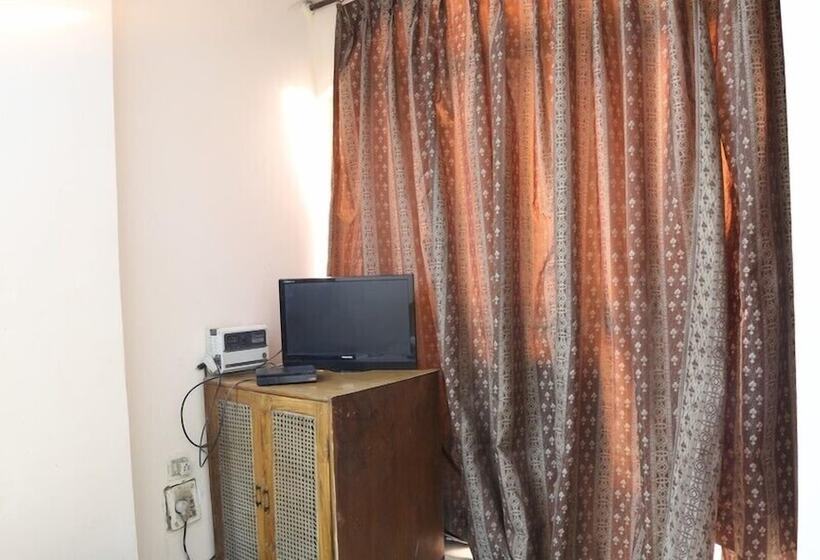 هتل Delhi Regency