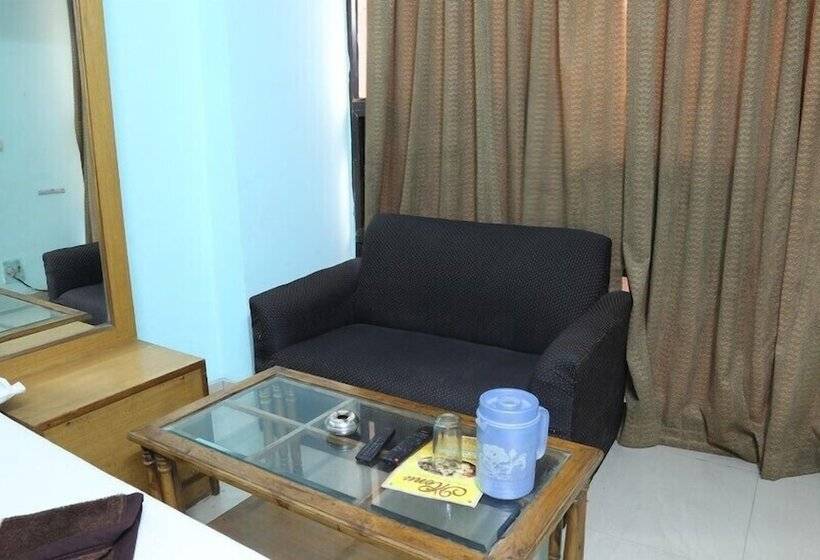 هتل Delhi Regency