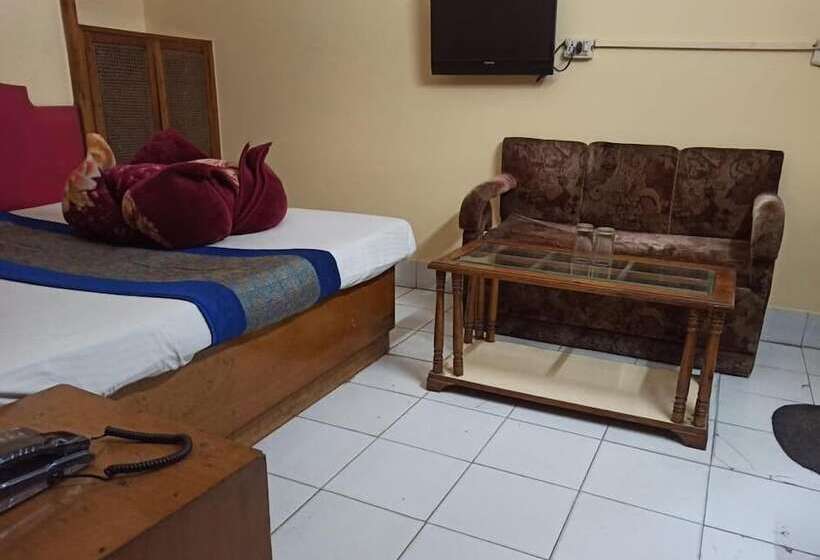 هتل Delhi Regency