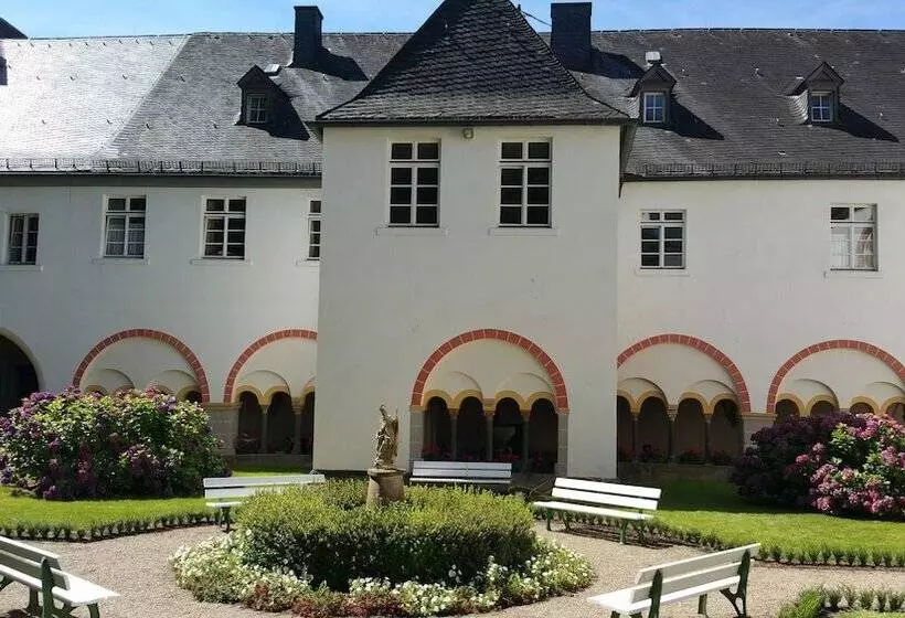 Hotelli Gästehaus Der Abtei Sayn