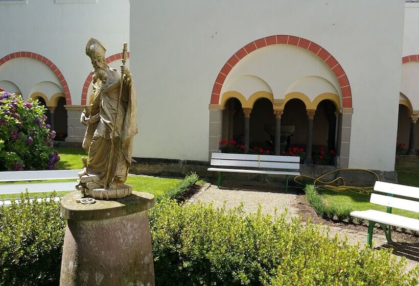 Отель Gästehaus Der Abtei Sayn