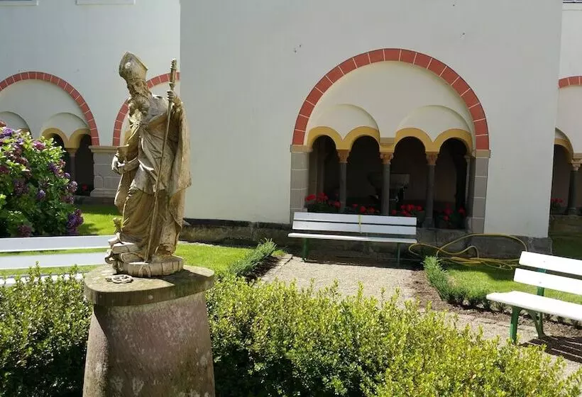 Hotelli Gästehaus Der Abtei Sayn