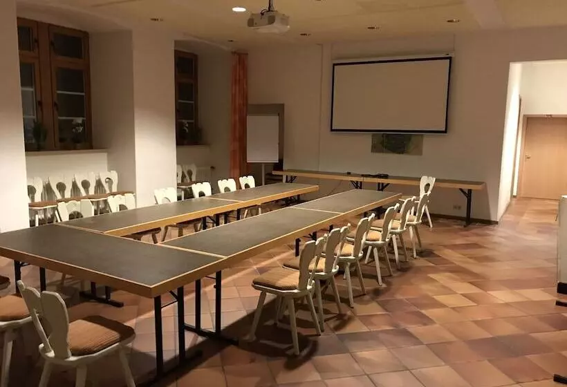 Hotelli Gästehaus Der Abtei Sayn