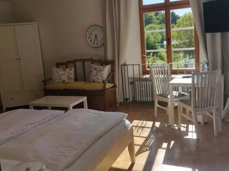 Hotelli Gästehaus Der Abtei Sayn