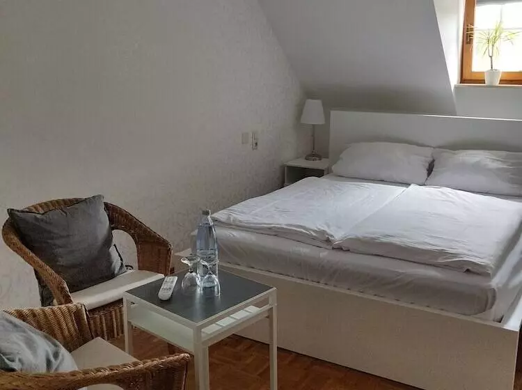 Hotelli Gästehaus Der Abtei Sayn