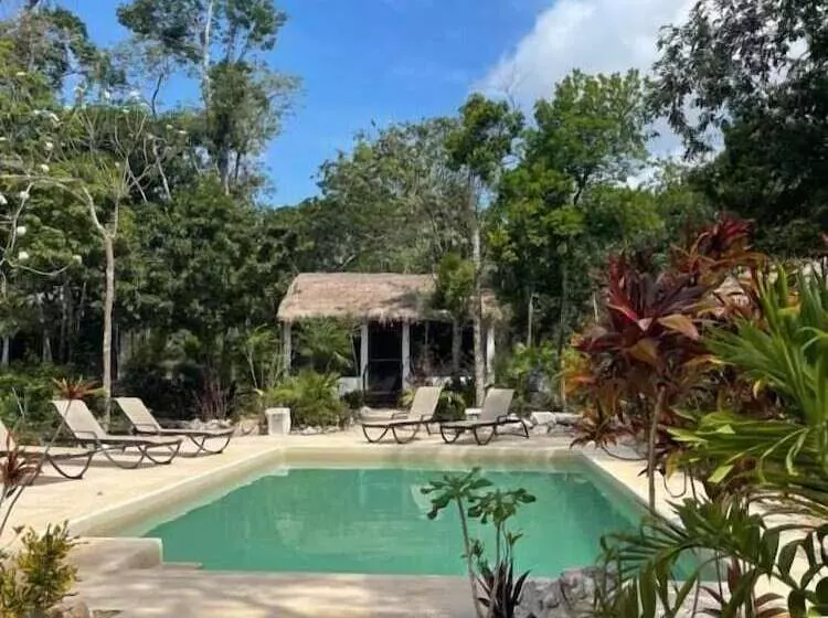 Hotelli Maya Eco Village