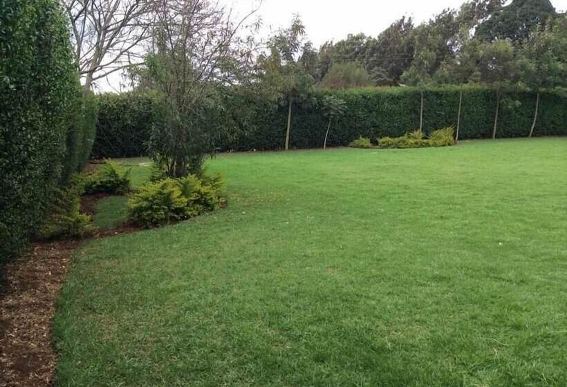 هتل The Victorian Resort Kikuyu