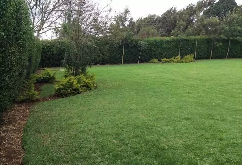 هتل The Victorian Resort Kikuyu