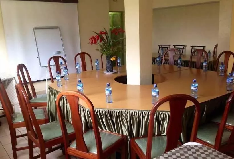 هتل The Victorian Resort Kikuyu