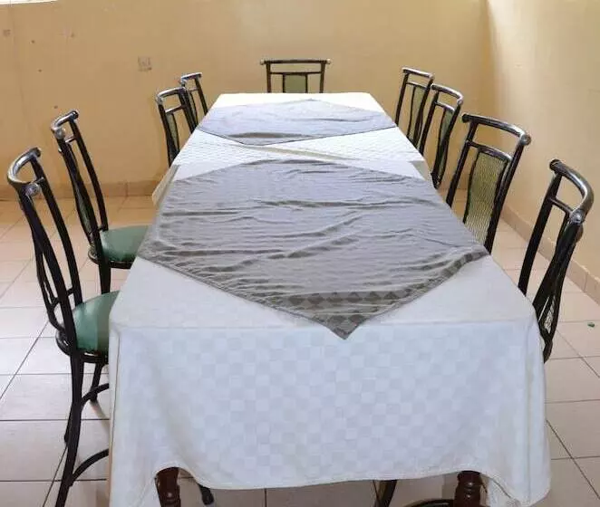 هتل The Victorian Resort Kikuyu