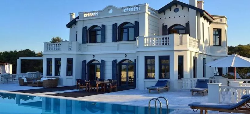 Mikamas Villa
