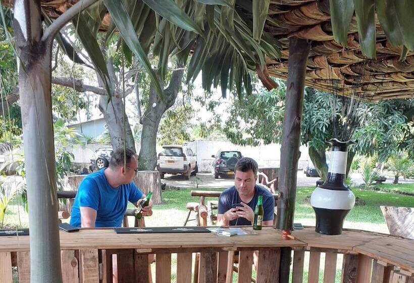 تختخواب و صبحانه Beach Garden Bnb