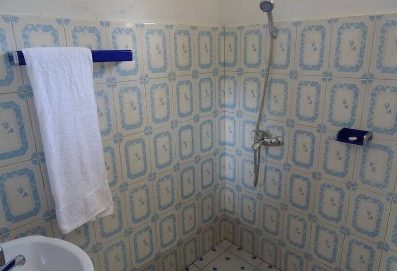 تختخواب و صبحانه Beach Garden Bnb