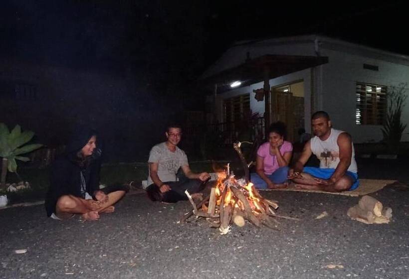 تختخواب و صبحانه Beach Garden Bnb