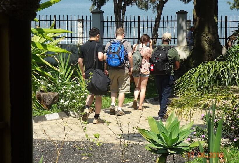 تختخواب و صبحانه Beach Garden Bnb